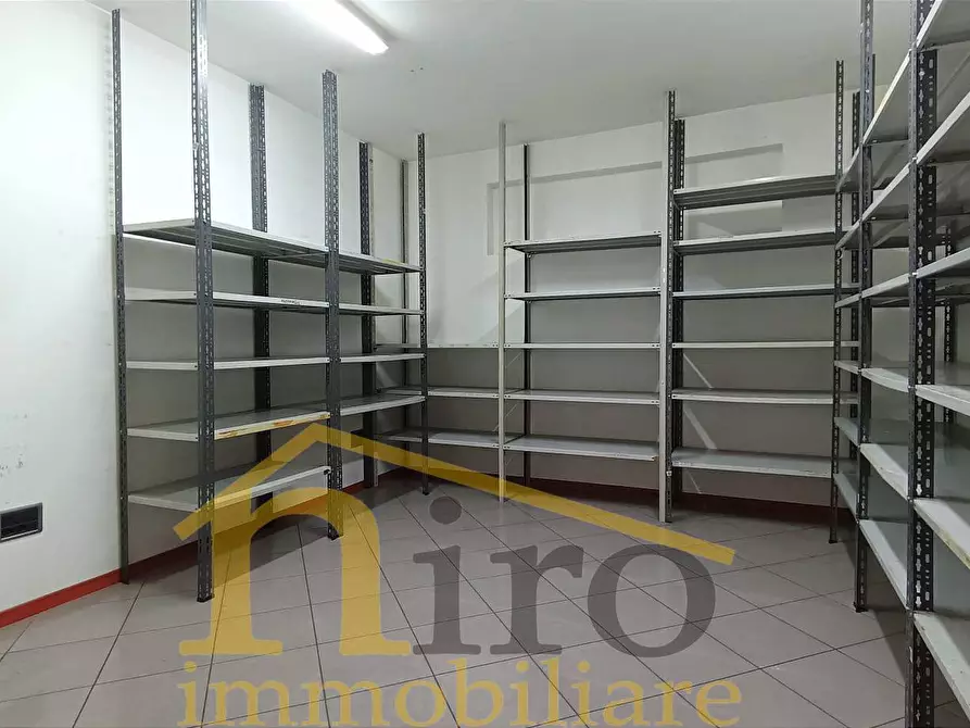 Immagine 7 di Locale commerciale in vendita  in Via Sangro a Spoltore