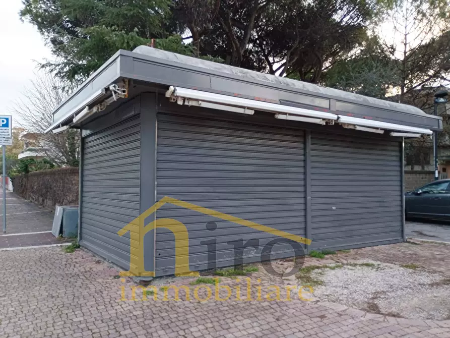 Immagine 2 di Locale commerciale in vendita  in Viale Della Riviera a Pescara