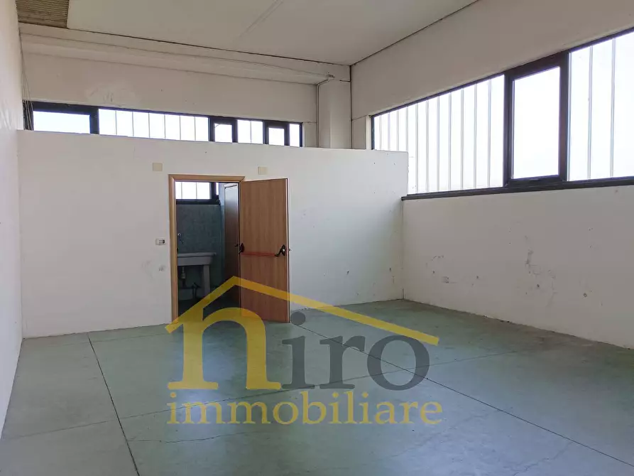 Immagine 3 di Capannone industriale in affitto  in Piattelli a Miglianico