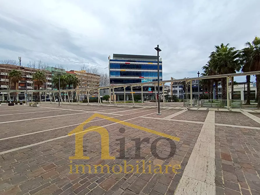 Immagine 6 di Locale commerciale in vendita  in PIAZZA ETTORE TROILO a Pescara
