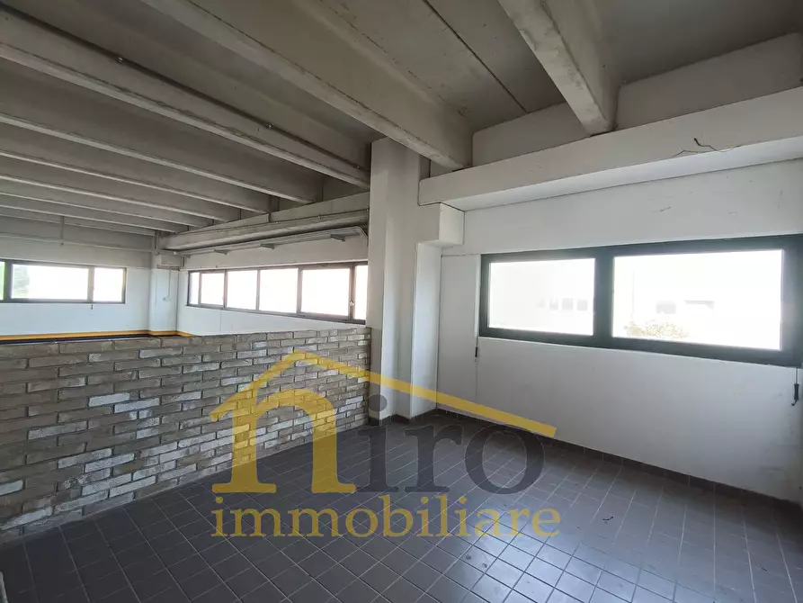 Immagine 8 di Locale commerciale in affitto  in VIA BOLZANO a San Giovanni Teatino