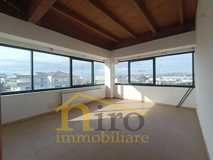 Immagine 4 di Locale commerciale in affitto  in VIA BOLZANO a San Giovanni Teatino