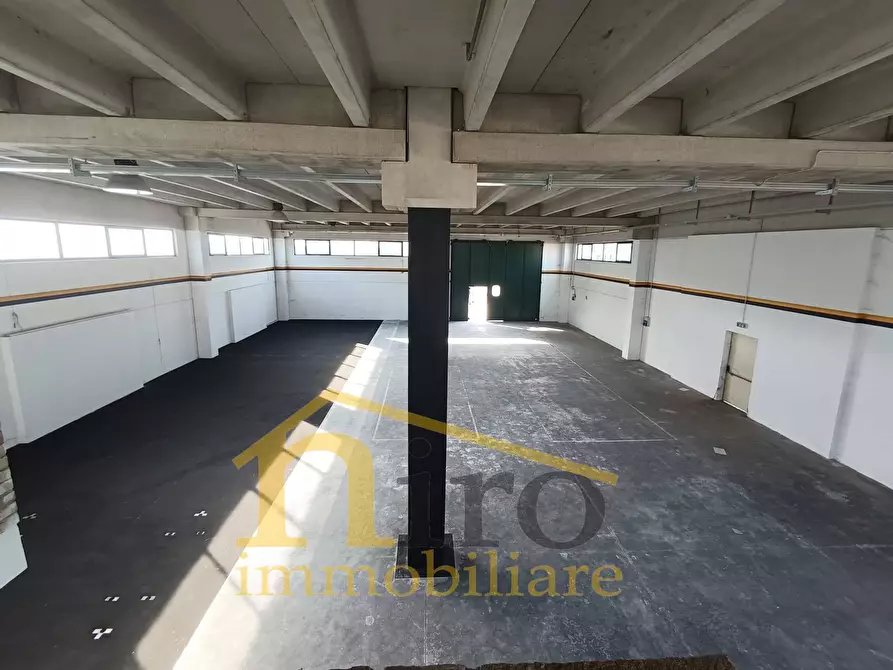 Immagine 9 di Capannone industriale in affitto  in via bolzano a San Giovanni Teatino