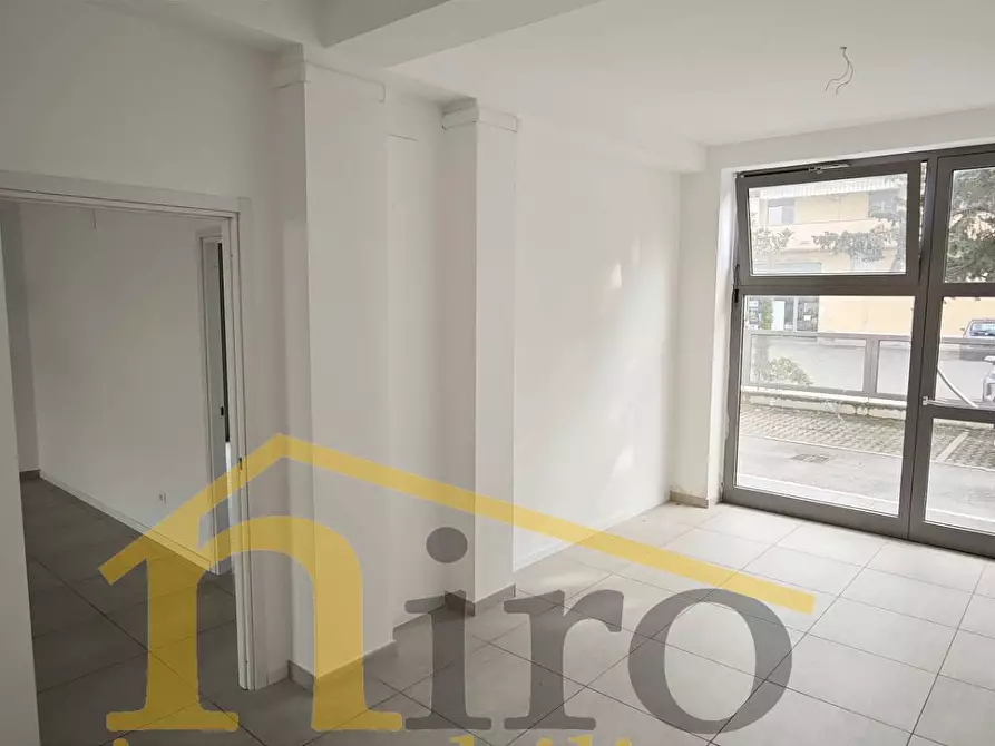 Immagine 3 di Locale commerciale in affitto  in via camillo benso conte di cavour a San Giovanni Teatino