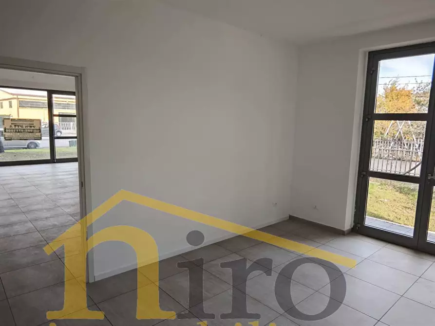 Immagine 7 di Locale commerciale in affitto  in via camillo benso conte di cavour a San Giovanni Teatino