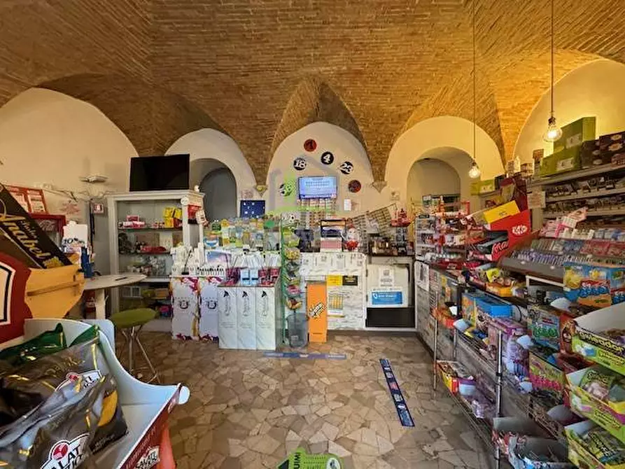 Immagine 1 di Attività commerciale in vendita  in PIazza Sant'Agostino a Ascoli Piceno