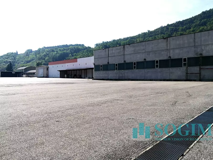 Immagine 2 di Capannone industriale in vendita  a Cittiglio