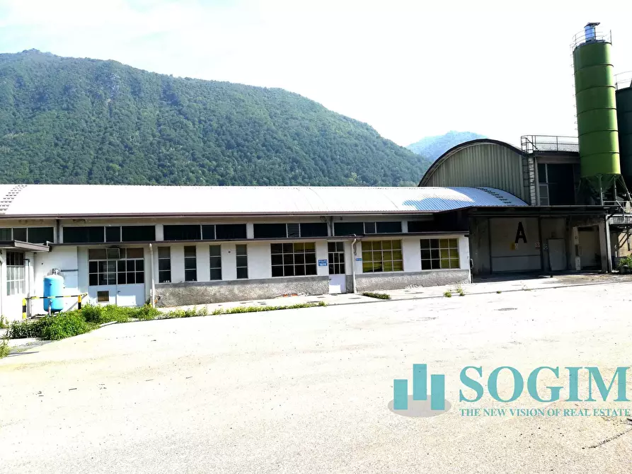 Immagine 6 di Capannone industriale in vendita  a Cittiglio