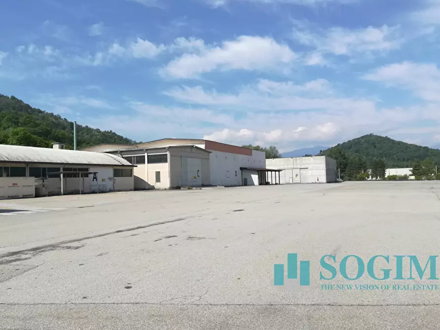 Immagine 11 di Capannone industriale in vendita  a Cittiglio