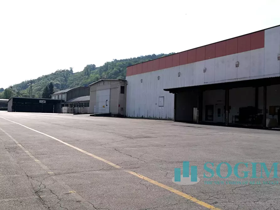 Immagine 12 di Capannone industriale in vendita  a Cittiglio