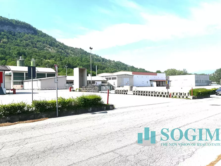 Immagine 3 di Capannone industriale in vendita  a Cittiglio