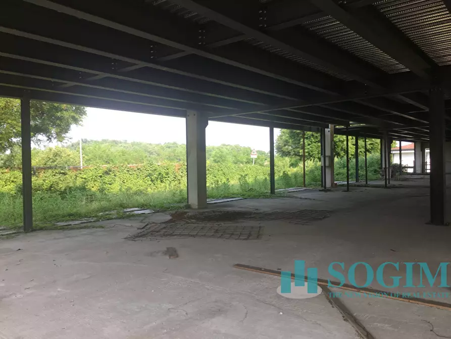 Immagine 5 di Locale commerciale in affitto  in Strada Statale Dei Giovi a Cermenate