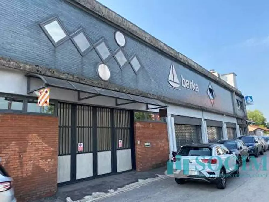 Immagine 2 di Locale commerciale in vendita  in strada padana superiore a Vimodrone