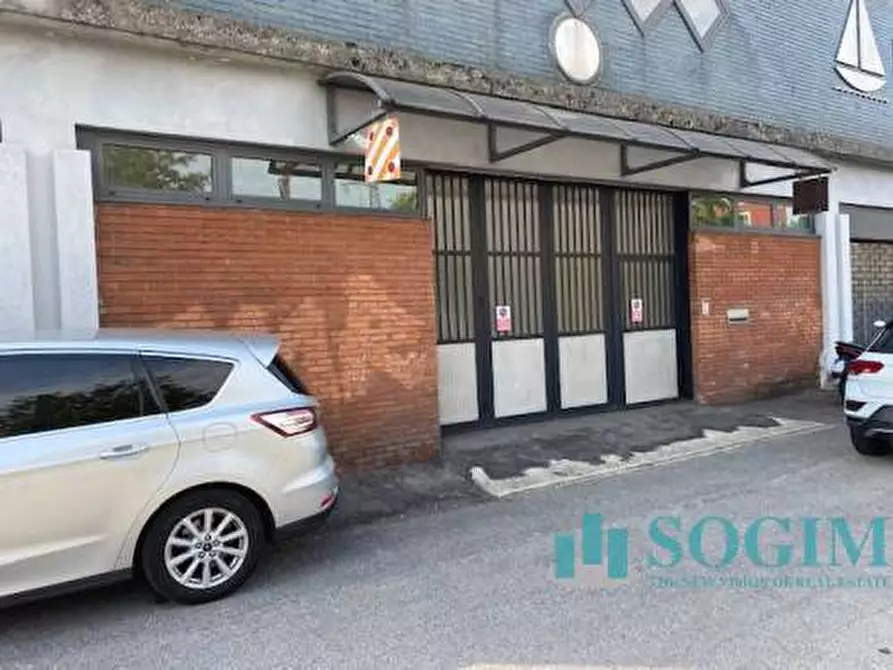 Immagine 3 di Locale commerciale in vendita  in strada padana superiore a Vimodrone