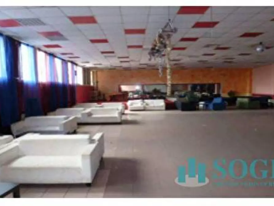 Immagine 10 di Locale commerciale in vendita  in strada padana superiore a Vimodrone