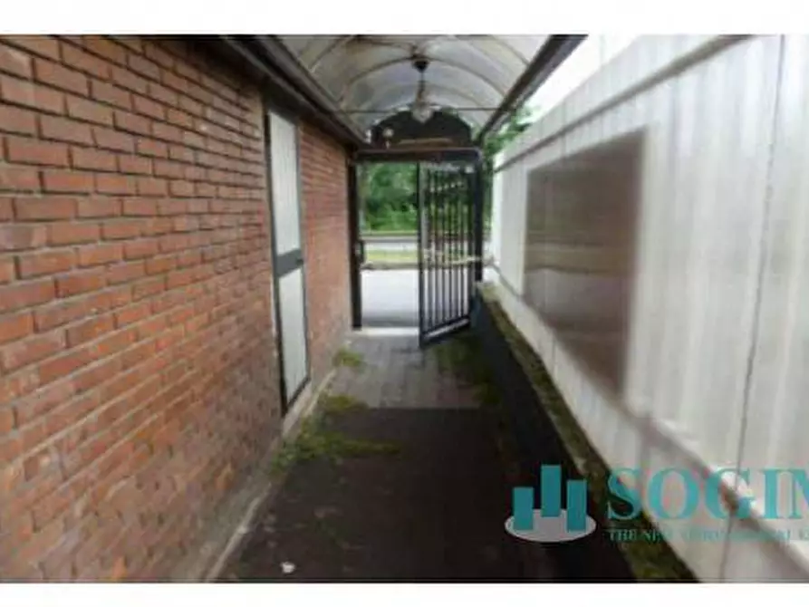 Immagine 12 di Locale commerciale in vendita  in strada padana superiore a Vimodrone