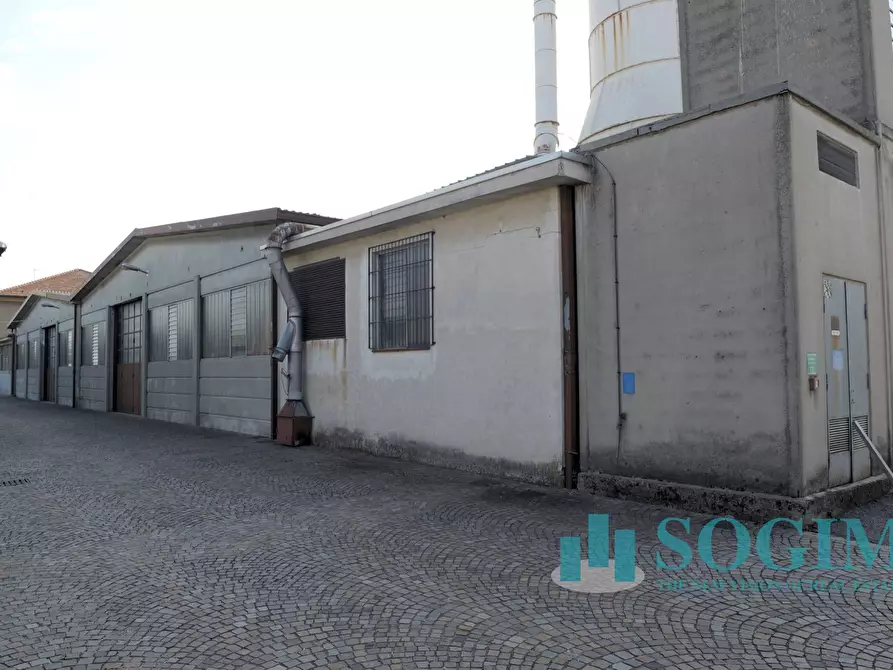 Immagine 7 di Capannone industriale in vendita  a Cantù