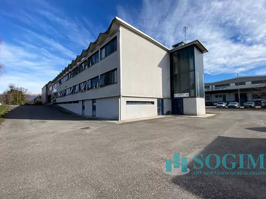 Immagine 5 di Locale commerciale in vendita  in Via Carlo Cattaneo a Cantù