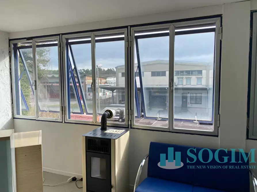 Immagine 6 di Locale commerciale in vendita  in Via Carlo Cattaneo a Cantù