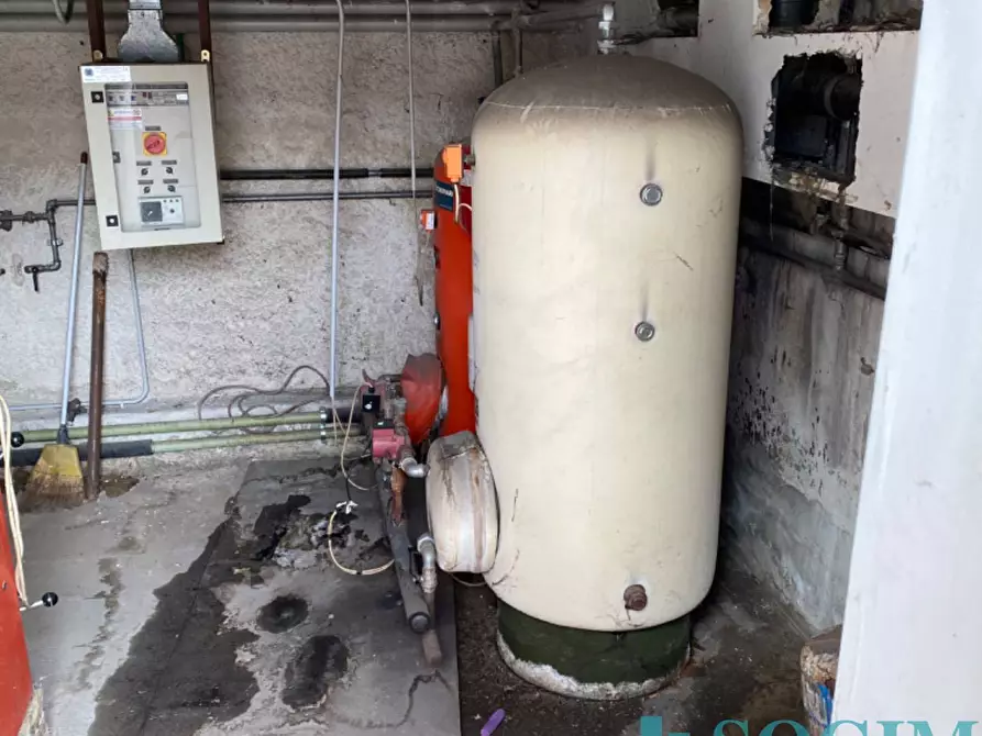 Immagine 7 di Locale commerciale in vendita  in Via Carlo Cattaneo a Cantù