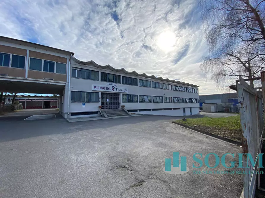 Immagine 10 di Locale commerciale in vendita  in Via Carlo Cattaneo a Cantù