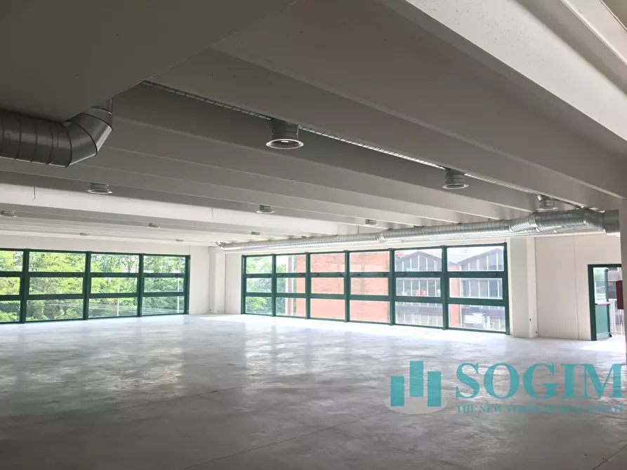 Immagine 4 di Negozio in affitto  in Via Europa Unita a Cermenate