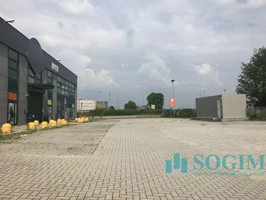 Immagine 10 di Negozio in affitto  in Via Europa Unita a Cermenate