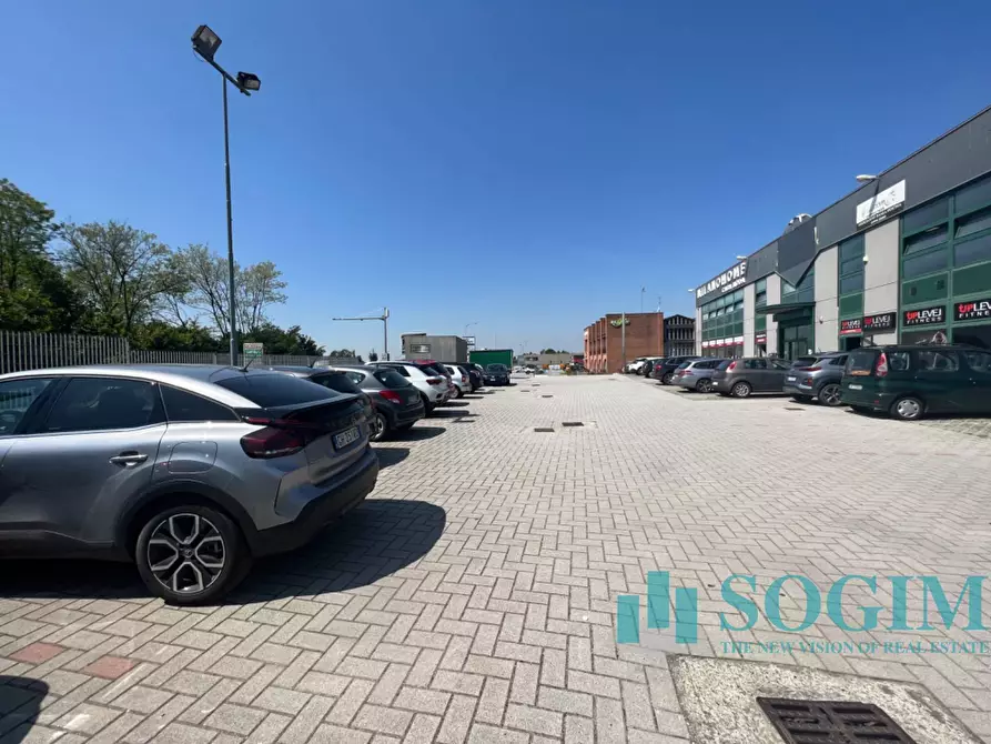 Immagine 21 di Negozio in affitto  in Via Europa Unita a Cermenate