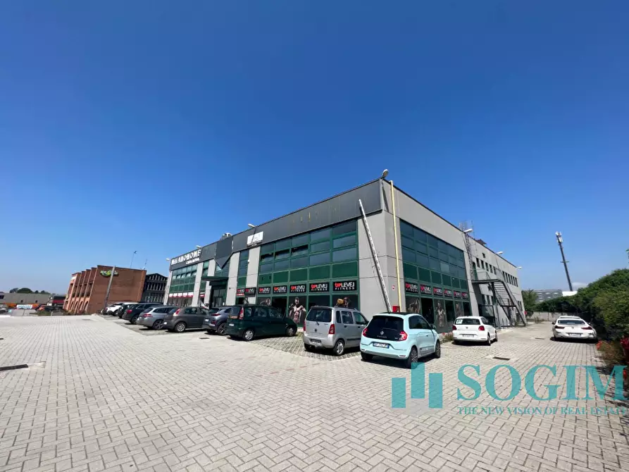 Immagine 25 di Negozio in affitto  in Via Europa Unita a Cermenate