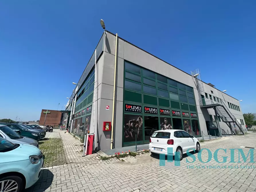 Immagine 26 di Negozio in affitto  in Via Europa Unita a Cermenate