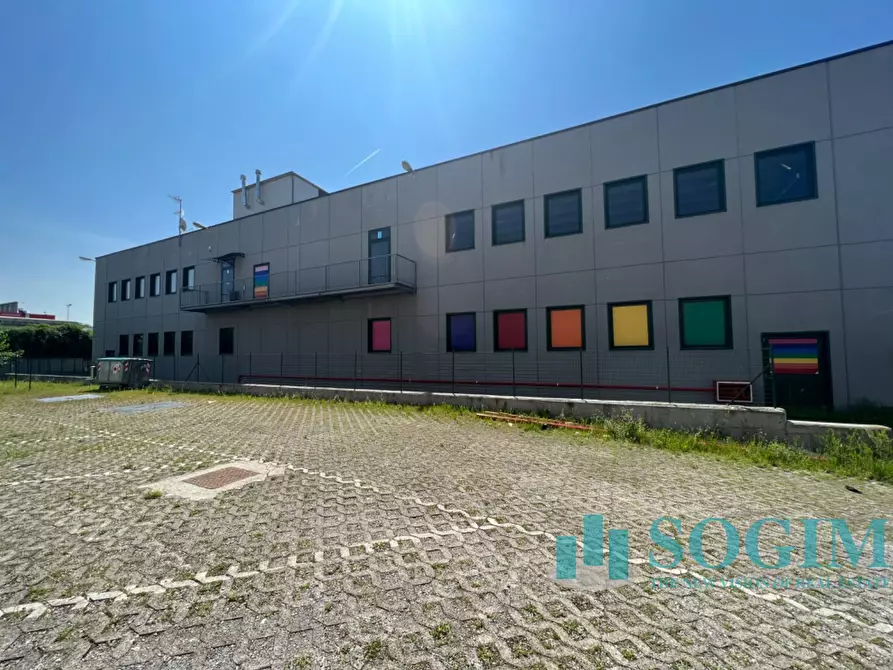 Immagine 30 di Negozio in affitto  in Via Europa Unita a Cermenate