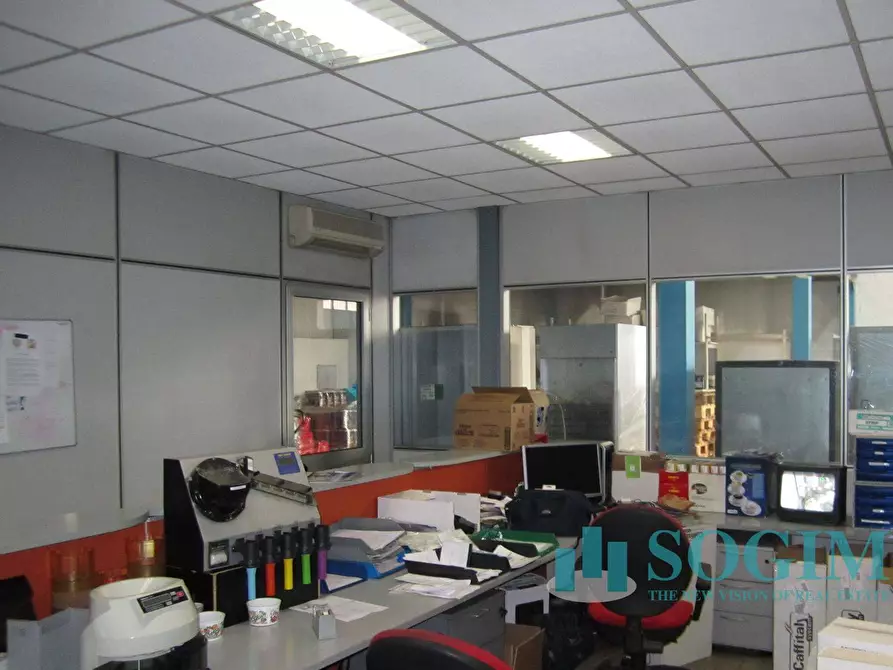 Immagine 7 di Capannone industriale in vendita  a Legnano