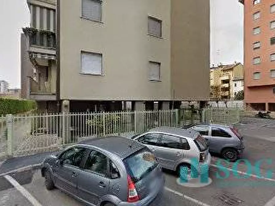 Immagine 1 di Box auto in vendita  in Via Corridoni a Sesto San Giovanni