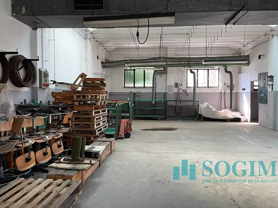 Immagine 2 di Locale commerciale in affitto  in CIRCONVALLAZIONE a Cornate D'adda