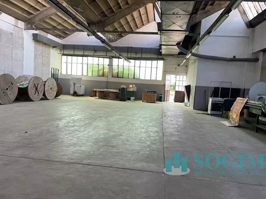 Immagine 15 di Locale commerciale in affitto  in CIRCONVALLAZIONE a Cornate D'adda