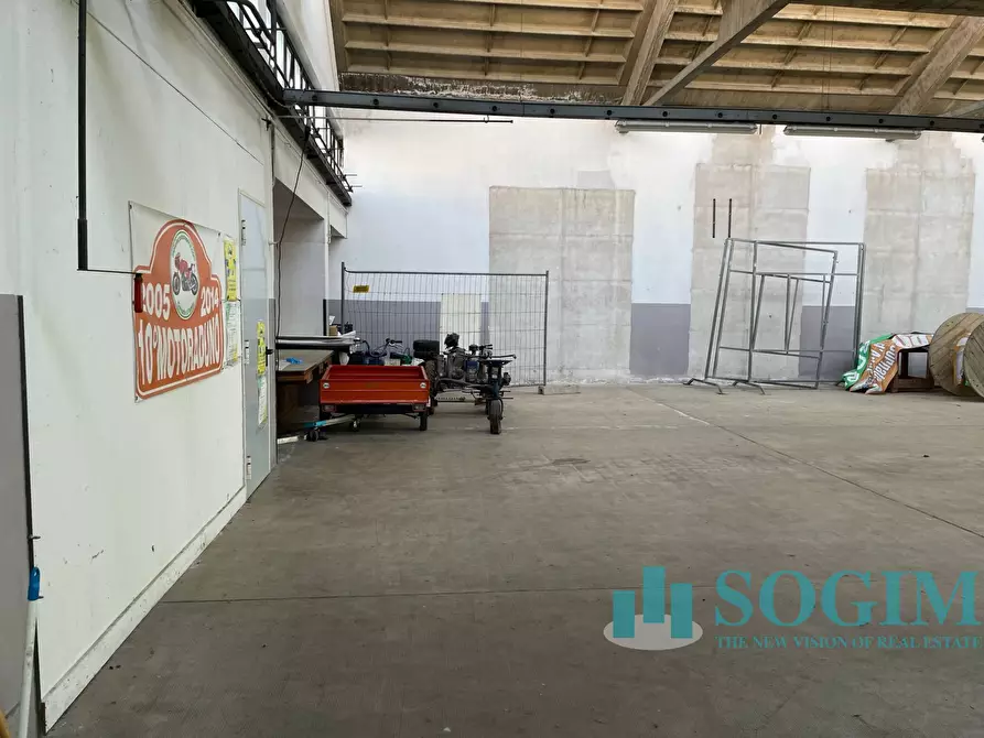 Immagine 17 di Locale commerciale in affitto  in CIRCONVALLAZIONE a Cornate D'adda