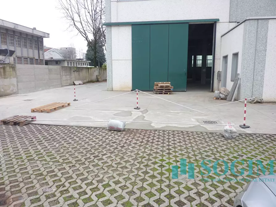 Immagine 3 di Capannone industriale in affitto  in via buonarroti a Cologno Monzese