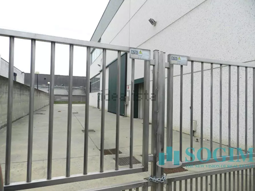 Immagine 2 di Capannone industriale in affitto  in via buonarroti a Cologno Monzese