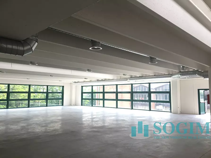 Immagine 3 di Negozio in vendita  in Via Europa Unita a Cermenate