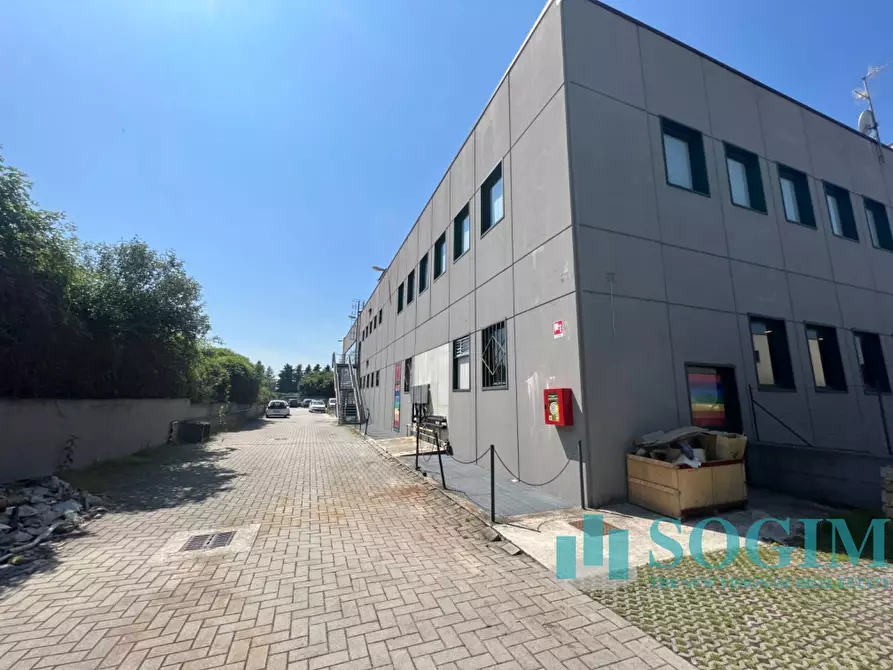 Immagine 29 di Negozio in vendita  in Via Europa Unita a Cermenate