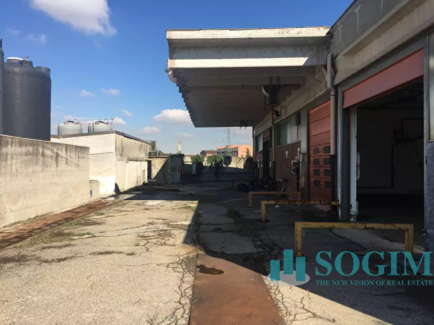 Immagine 26 di Magazzino in vendita  in VIA PO' a Opera