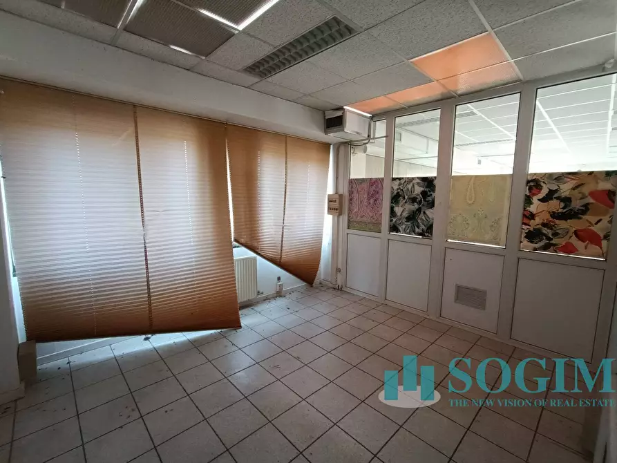 Immagine 3 di Locale commerciale in vendita  in Villa Guardia a Villa Guardia