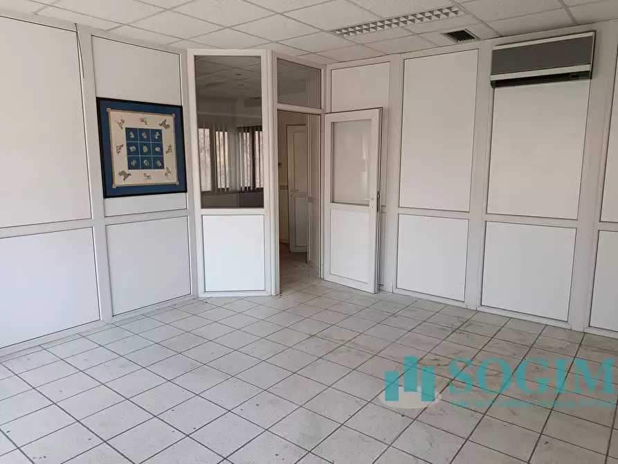 Immagine 4 di Locale commerciale in vendita  in Villa Guardia a Villa Guardia