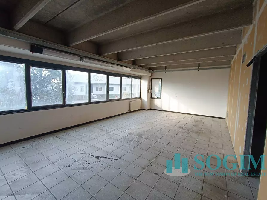 Immagine 17 di Locale commerciale in vendita  in Villa Guardia a Villa Guardia