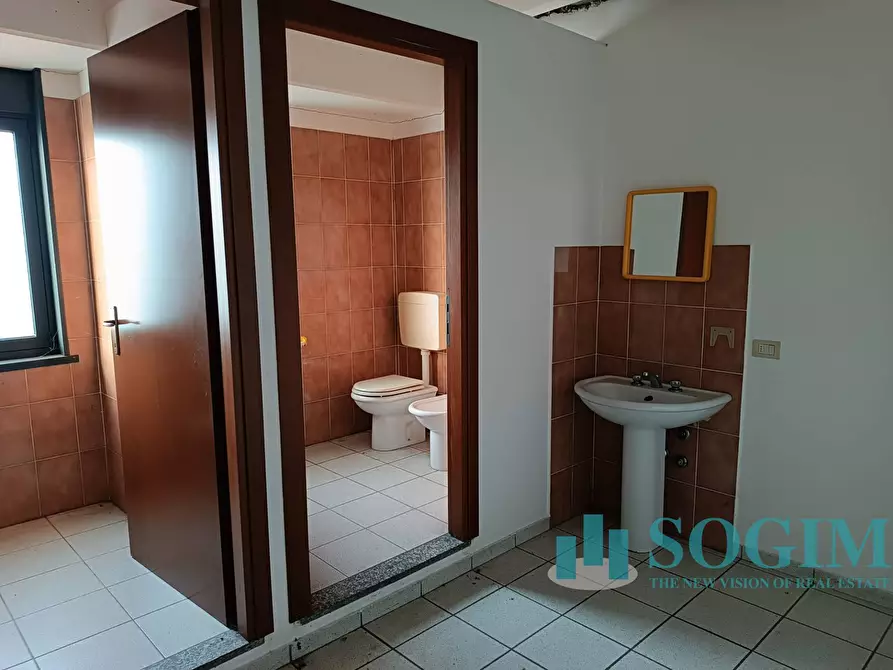 Immagine 18 di Locale commerciale in vendita  in Villa Guardia a Villa Guardia