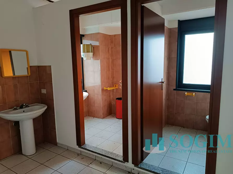 Immagine 19 di Locale commerciale in vendita  in Villa Guardia a Villa Guardia