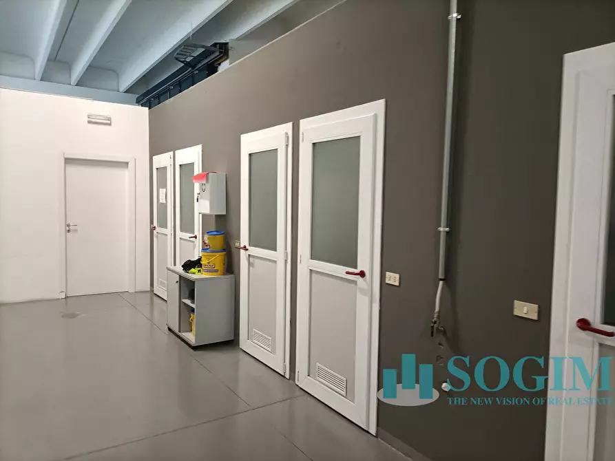 Immagine 23 di Capannone industriale in affitto  in Via del Valà a Carate Brianza