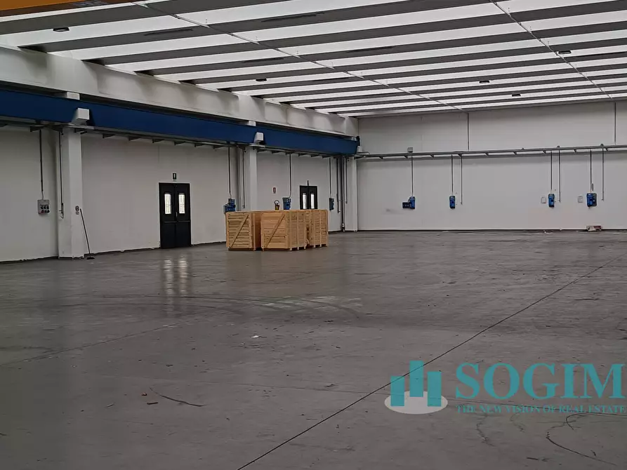 Immagine 26 di Capannone industriale in affitto  in Via del Valà a Carate Brianza