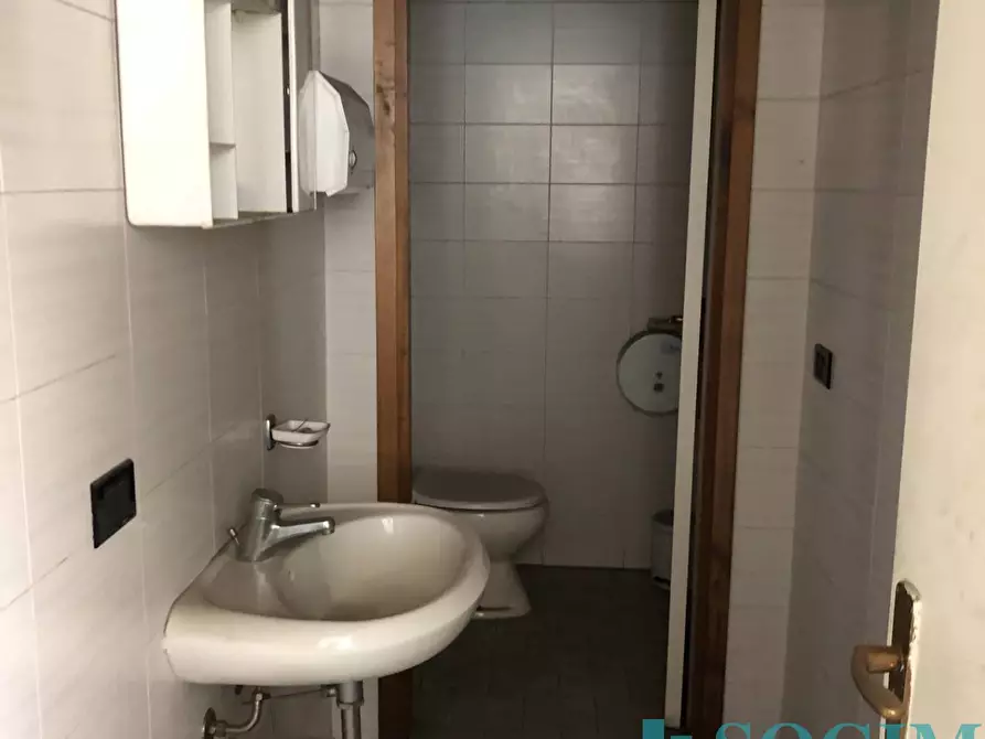 Immagine 12 di Capannone industriale in vendita  a Legnano