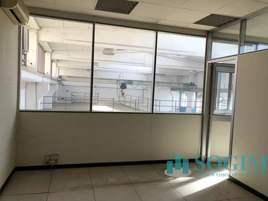 Immagine 19 di Capannone industriale in vendita  a Legnano
